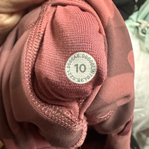 Lululemon Wunder Train High Rise Short 8"
Heritage 365 Camo Brier Rose Multi - Picture 2 of 8